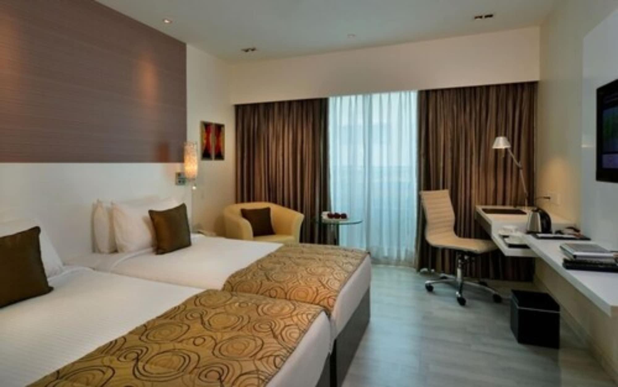 Majestic Court Sarovar Portico Navi Mumbai Exteriör bild