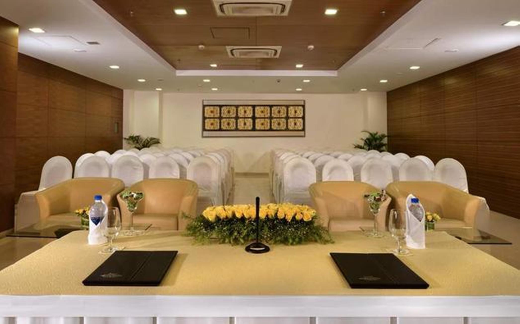 Majestic Court Sarovar Portico Navi Mumbai Exteriör bild
