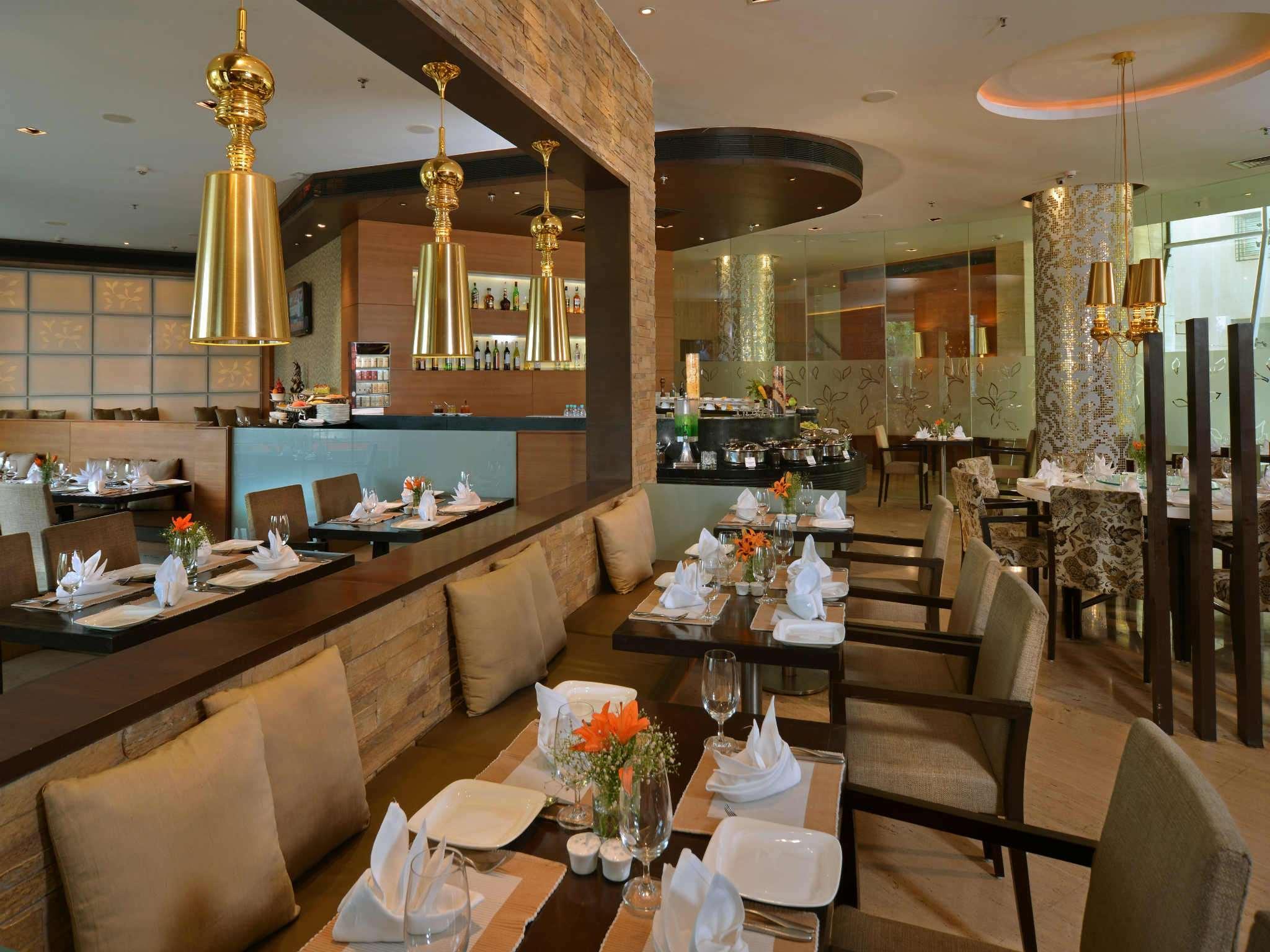 Majestic Court Sarovar Portico Navi Mumbai Exteriör bild