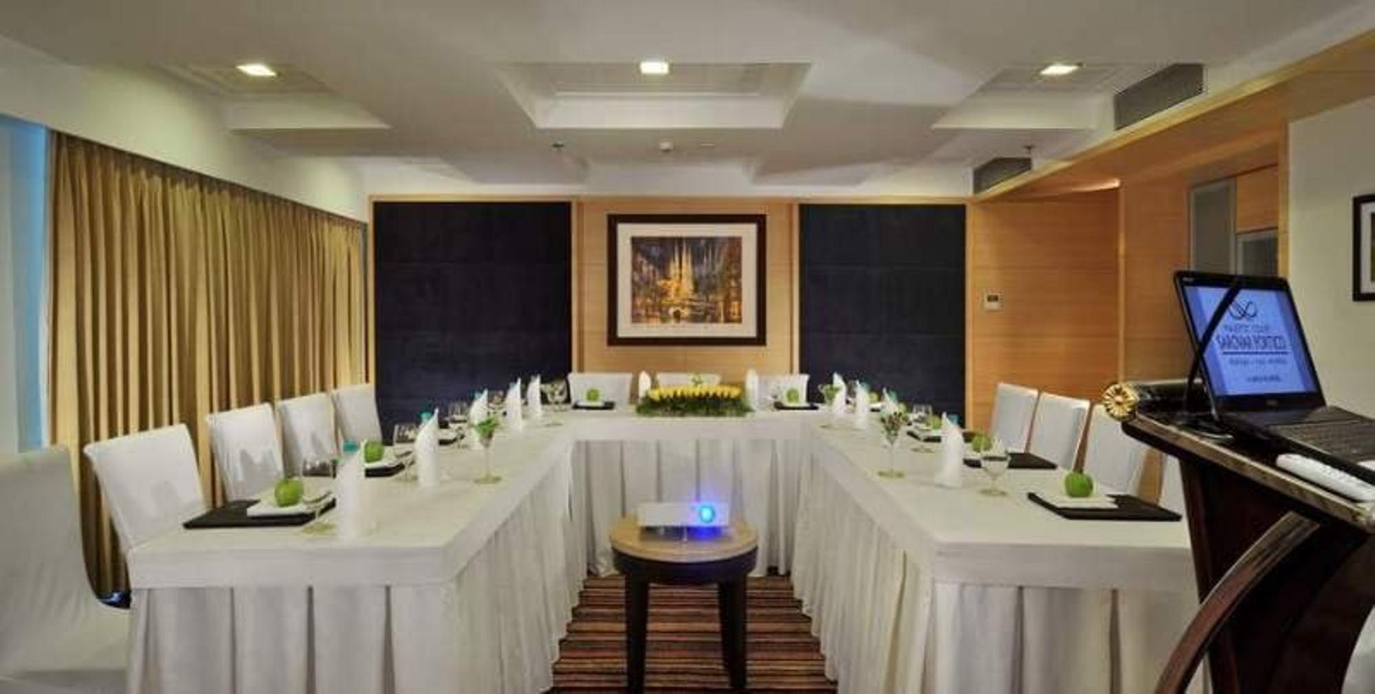 Majestic Court Sarovar Portico Navi Mumbai Exteriör bild
