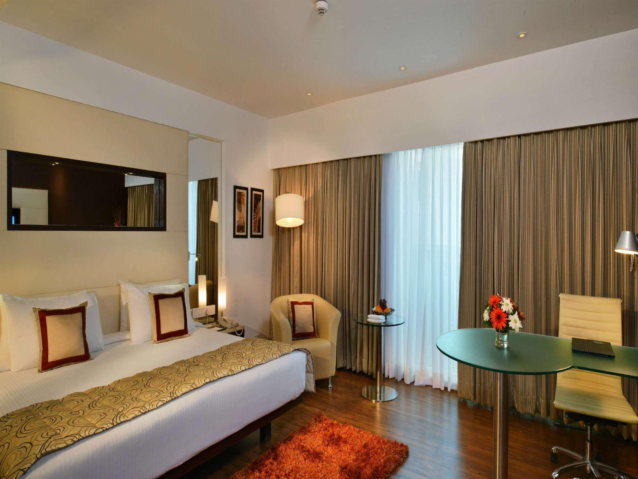 Majestic Court Sarovar Portico Navi Mumbai Exteriör bild