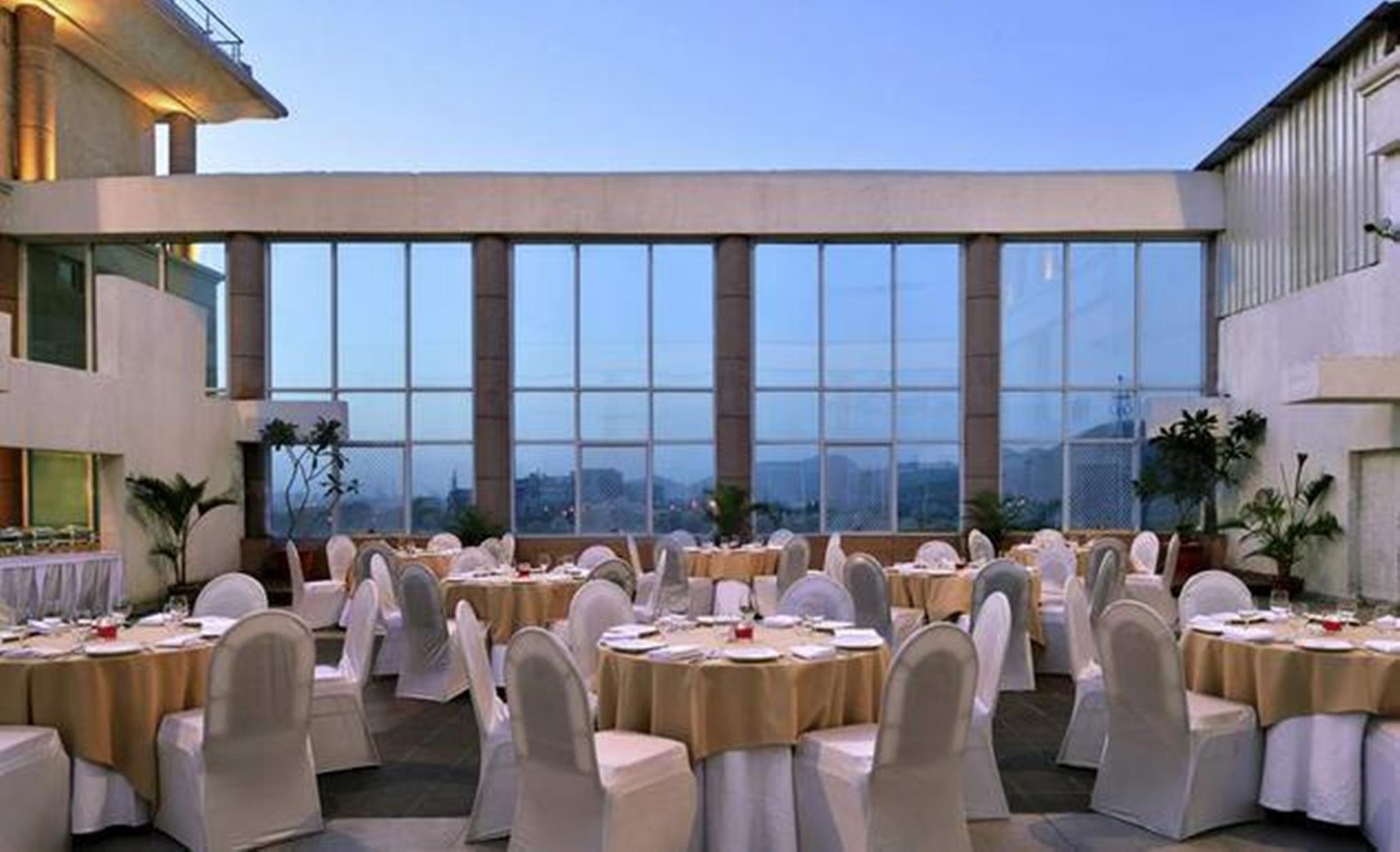 Majestic Court Sarovar Portico Navi Mumbai Exteriör bild
