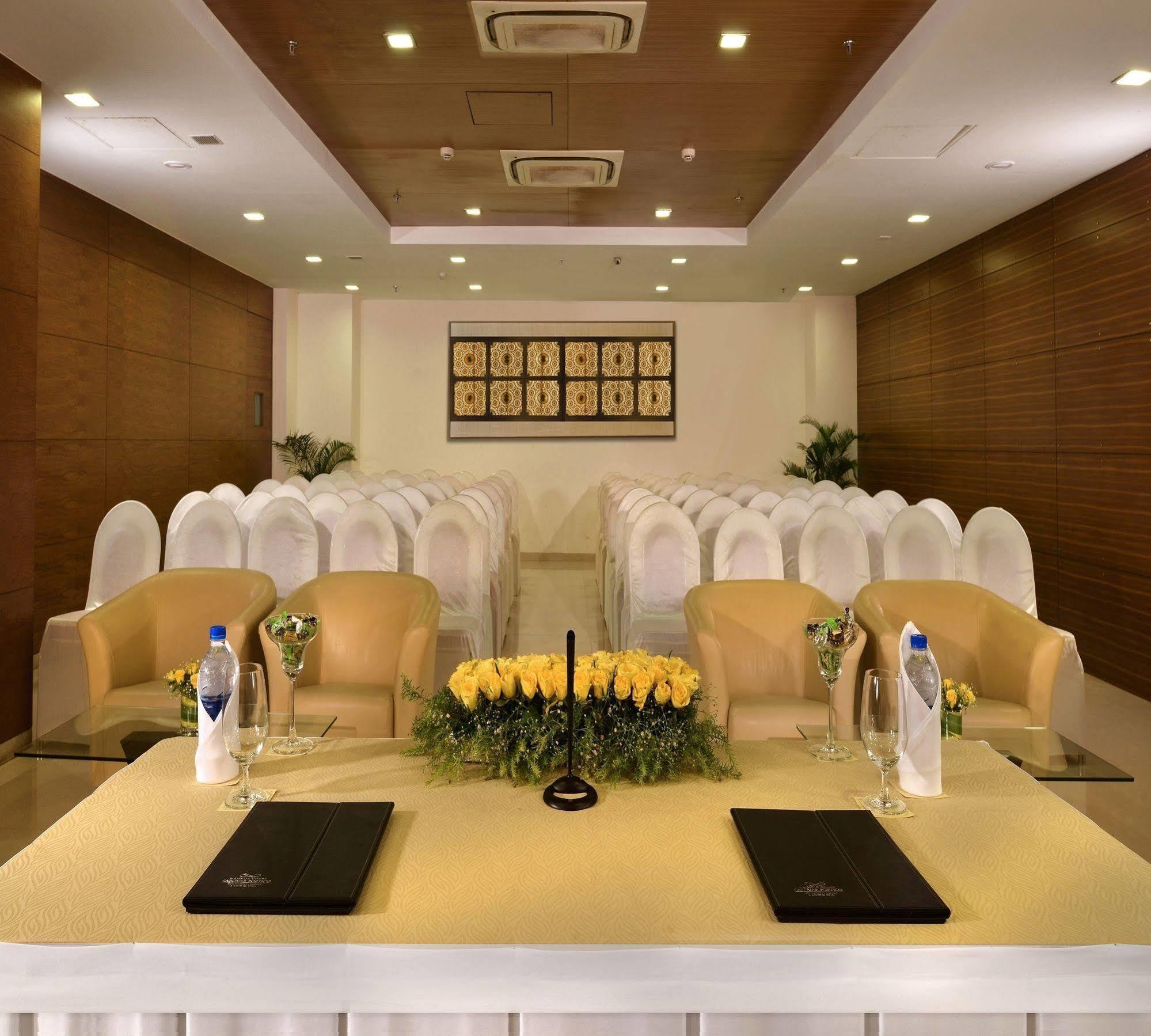 Majestic Court Sarovar Portico Navi Mumbai Exteriör bild