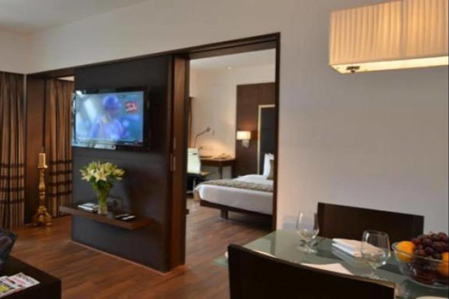 Majestic Court Sarovar Portico Navi Mumbai Exteriör bild
