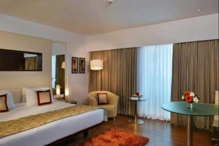 Majestic Court Sarovar Portico Navi Mumbai Exteriör bild