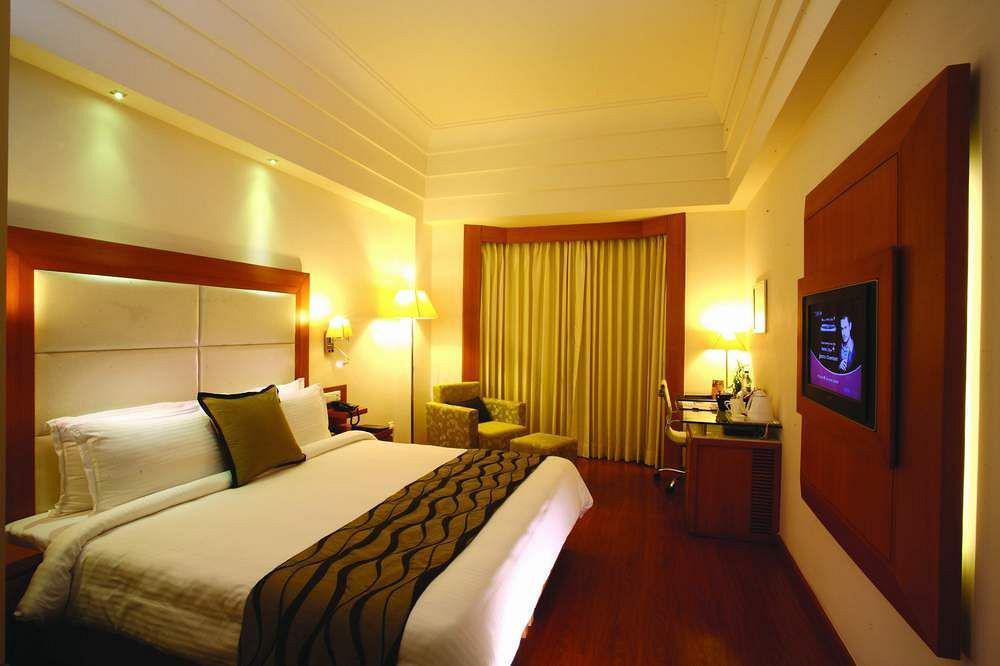 Majestic Court Sarovar Portico Navi Mumbai Exteriör bild