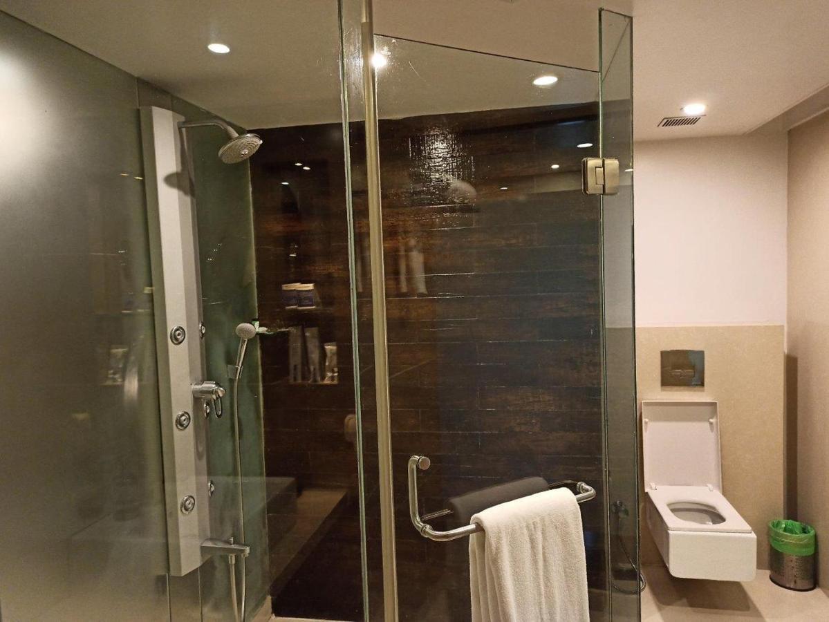 Majestic Court Sarovar Portico Navi Mumbai Exteriör bild